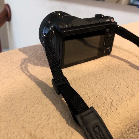 Sony - Alpha a6000 Mirrorless Camera with 16-50mm - Picture 4 of 8